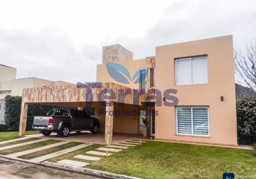INCREIBLE CASA EN BARRIO VILLANTONIO