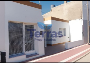 CASA + LOCAL COMERCIAL EN CALLE GUEMES